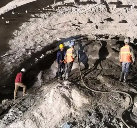 始兴拱顶带模注浆料的施工流程及注意事项